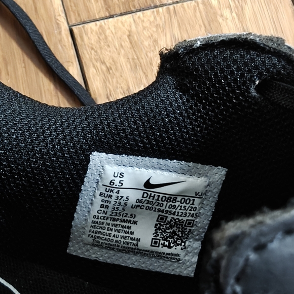 Nike Air Max Black and Gold Sneakers - Picture 10 of 10